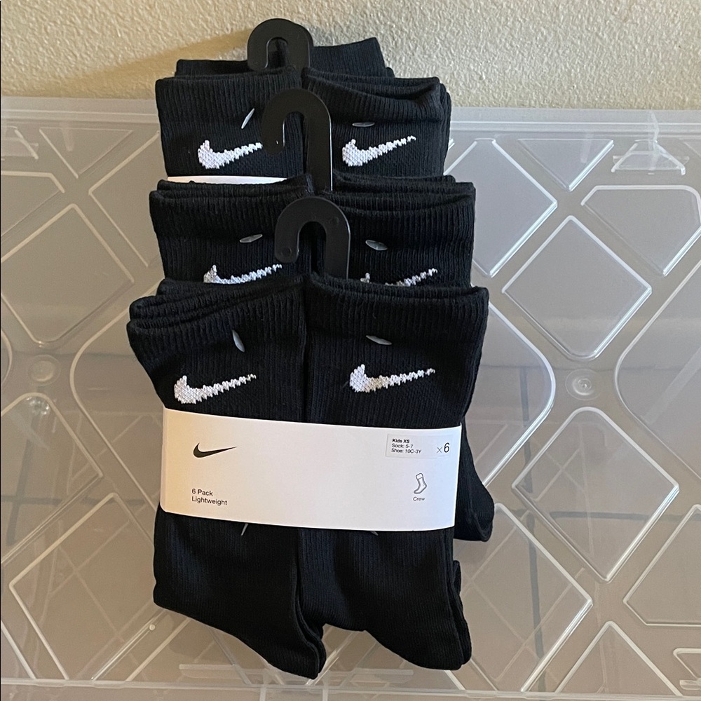 Nike kids  Black and White lightweight Crew Socks 6-Pack